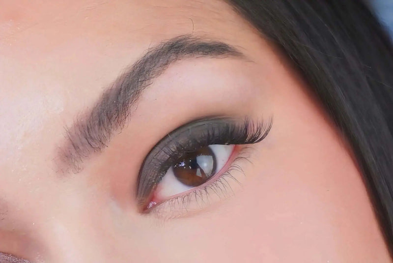 Bullet Lidschatten als dunkler Augen-Look