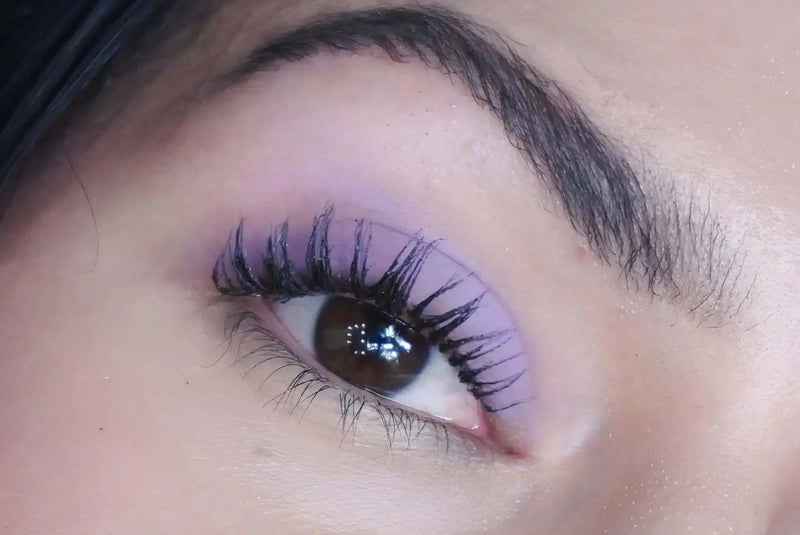 Carnival Lidschatten als violetter Augen-Look