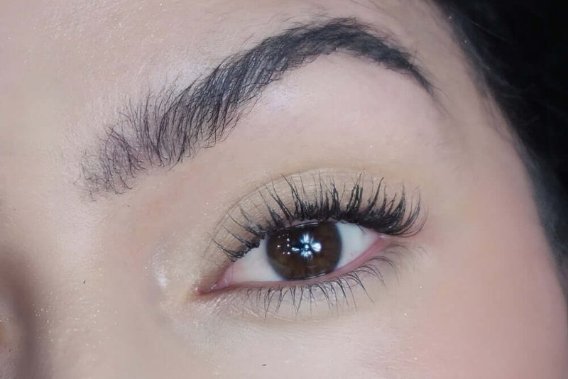 Fancy Lidschatten als goldener Augen-Look