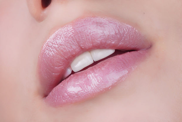 Natürlicher Lipgloss Kiss