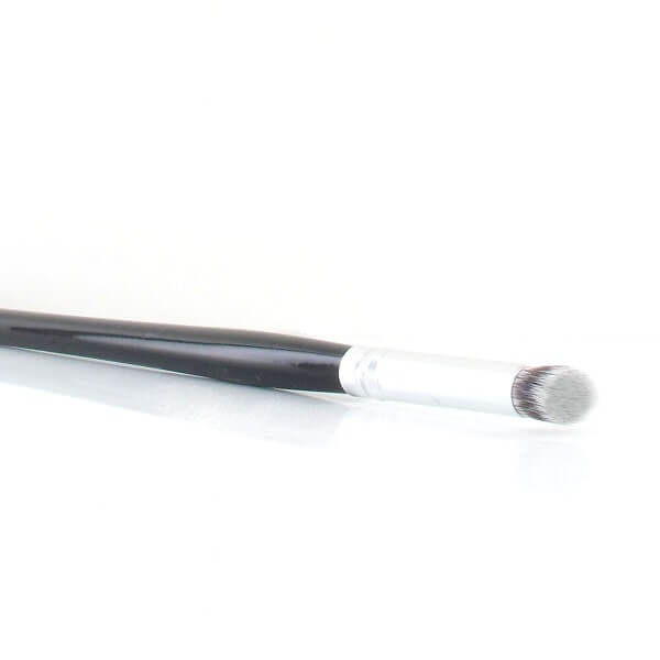 Schräge Concealer-Pinsel