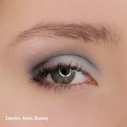 Augen-Make-up mit Denim, Alon und Bunny in kühlen Tönen