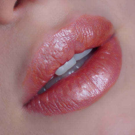 Lipgloss Juicy – Warmes Pfirsichrosa mit Goldschimmer | Mineralissima