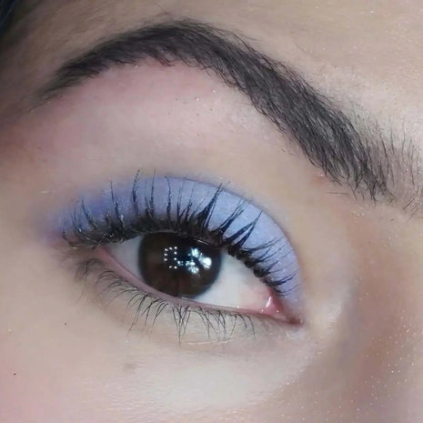 Bubble Lidschatten als hellblauer Augen-Look