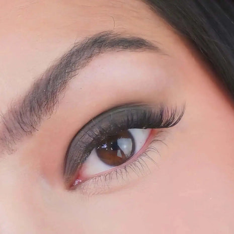 Bullet Lidschatten als dunkler Augen-Look