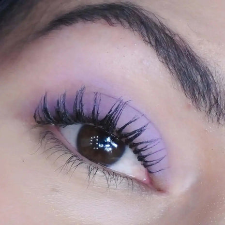Carnival Lidschatten als violetter Augen-Look