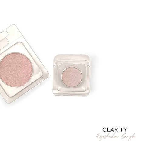 Clarity Lidschatten in Verpackung und Nachfüllpfännchen