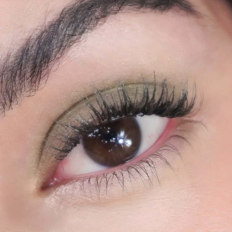 Evergreen Lidschatten als olivgrüner Augen-Look