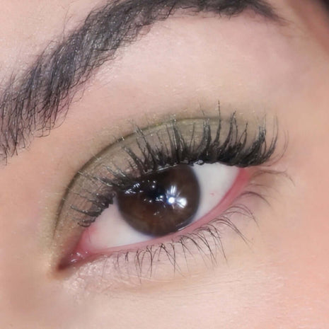 Evergreen Lidschatten als olivgrüner Augen-Look