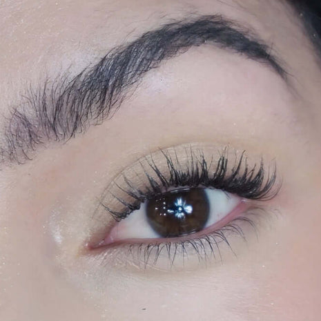Fancy Lidschatten als goldener Augen-Look