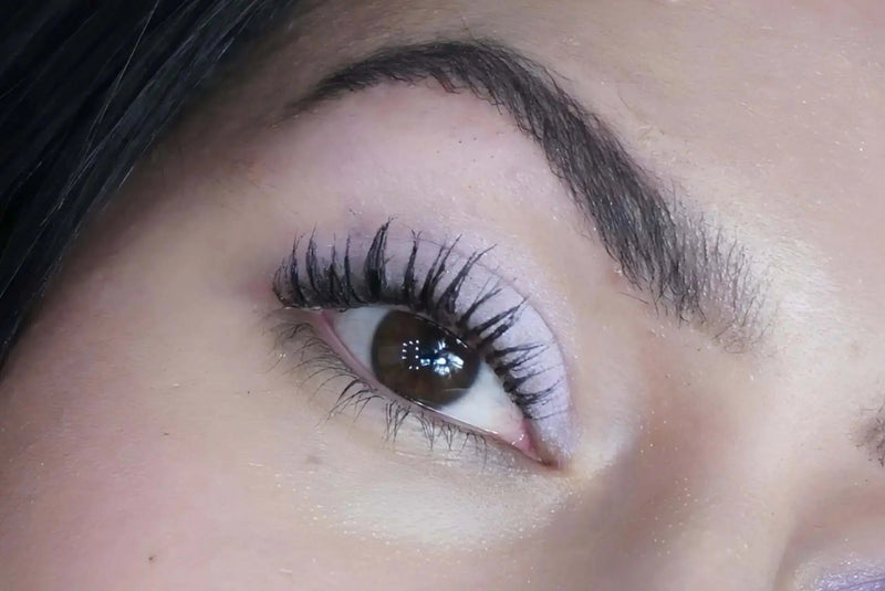 Glazed Lidschatten als heller rosa Augen-Look