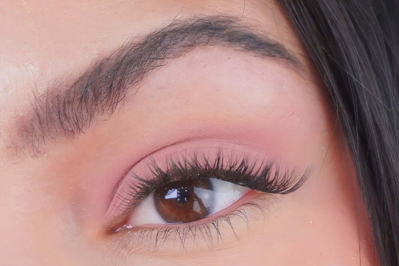 Heartbreaker Lidschatten als altrosa Augen-Look
