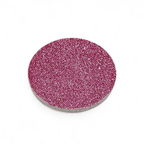 Glitzernder burgunderroter Lidschatten Ruby in der Pfanne